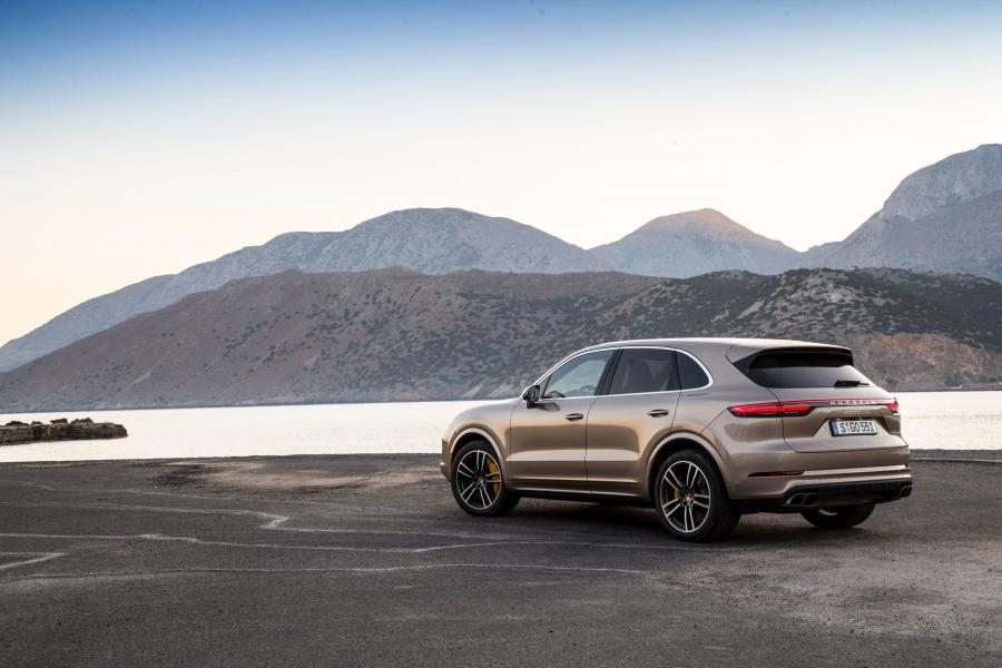  Porsche Cayenne Turbo 2017 года  (WW) (фото 33 из 45)